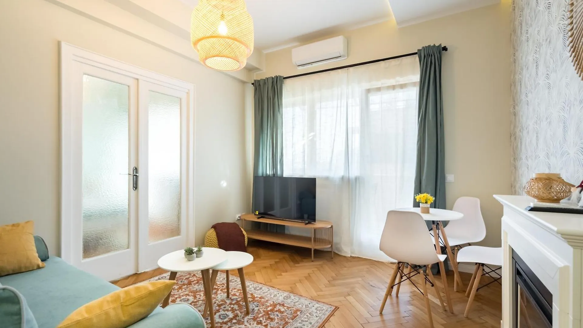 Urban Dream Studio With City Views & Comfort Bucharest Apartment